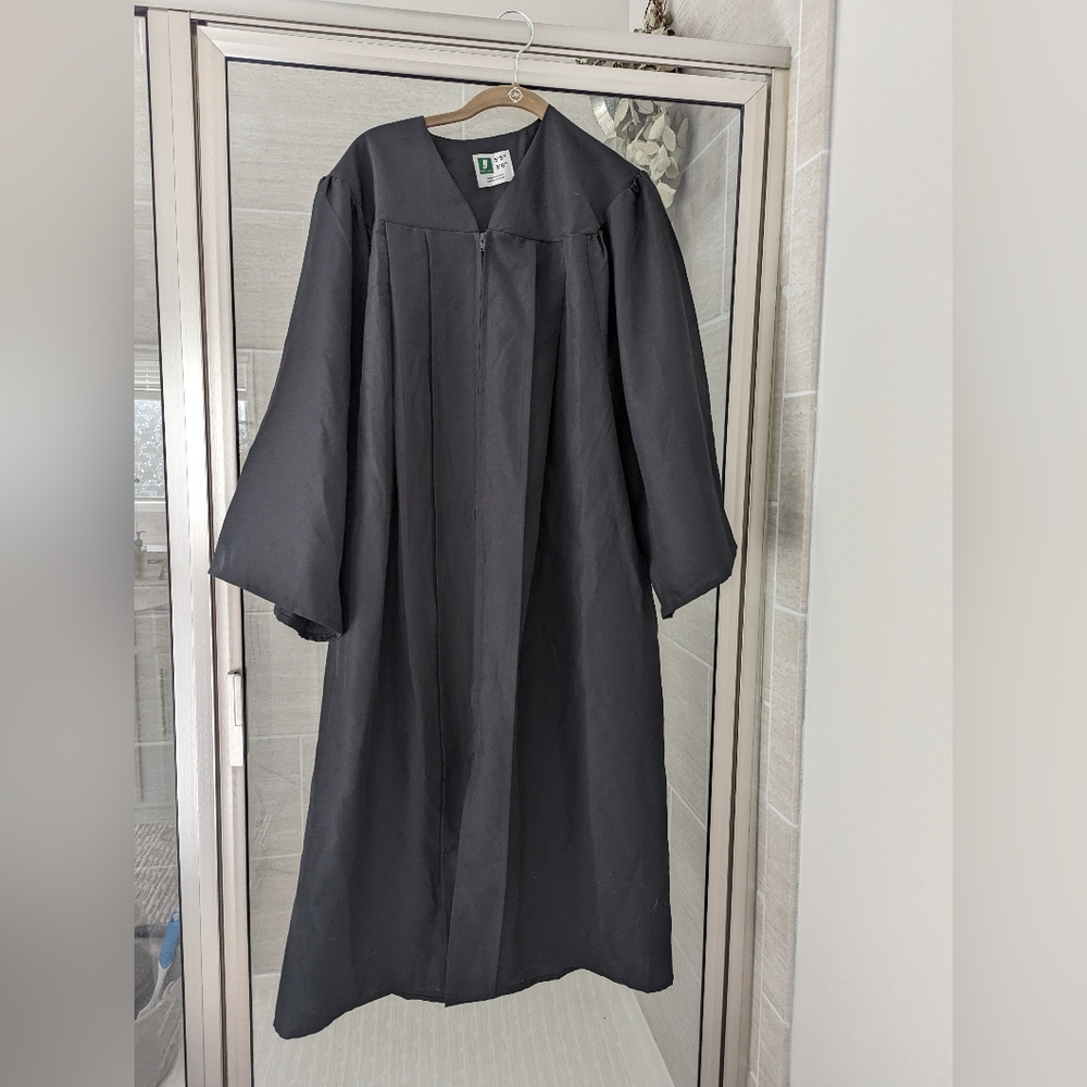 5'5" to 5'6' Graduation Gown (Black)